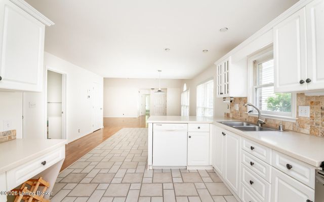 3155 Bushmill Park, Louisville, KY 40241