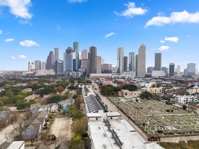 1310 W Dallas Street, Houston, TX 77019