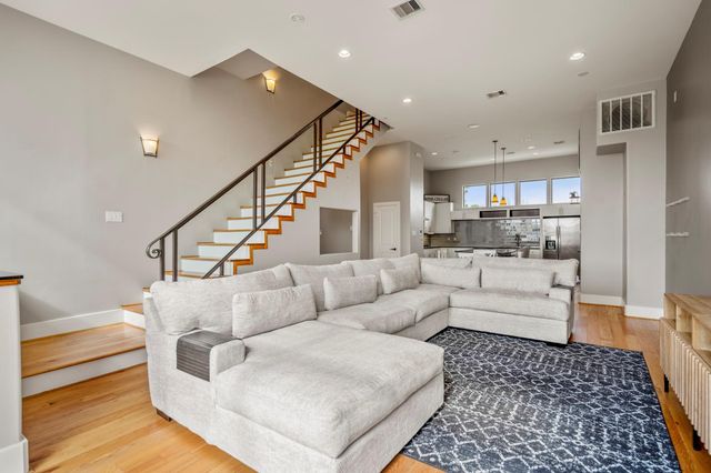 1310 W Dallas Street, Houston, TX 77019