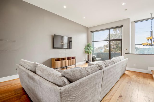 1310 W Dallas Street, Houston, TX 77019