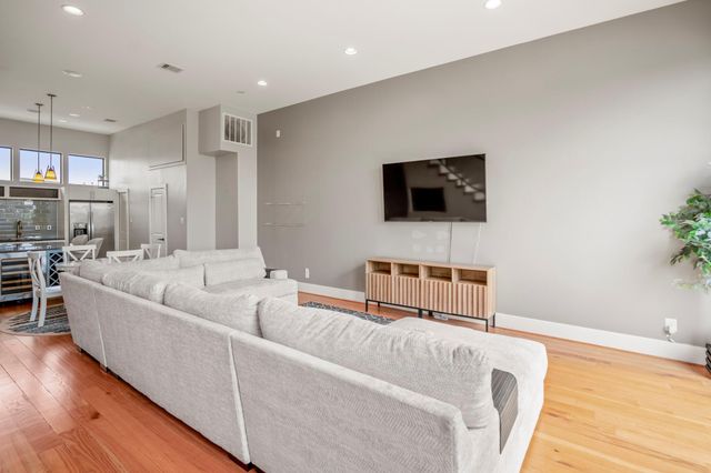 1310 W Dallas Street, Houston, TX 77019