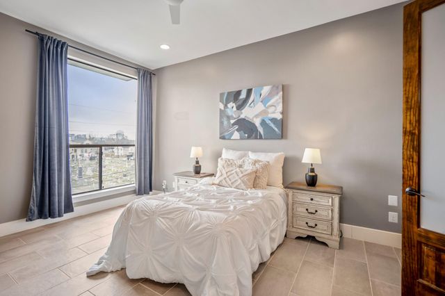 1310 W Dallas Street, Houston, TX 77019