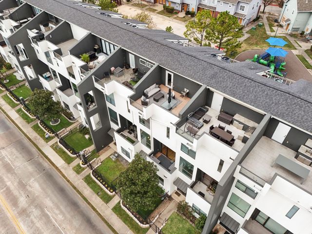 1310 W Dallas Street, Houston, TX 77019