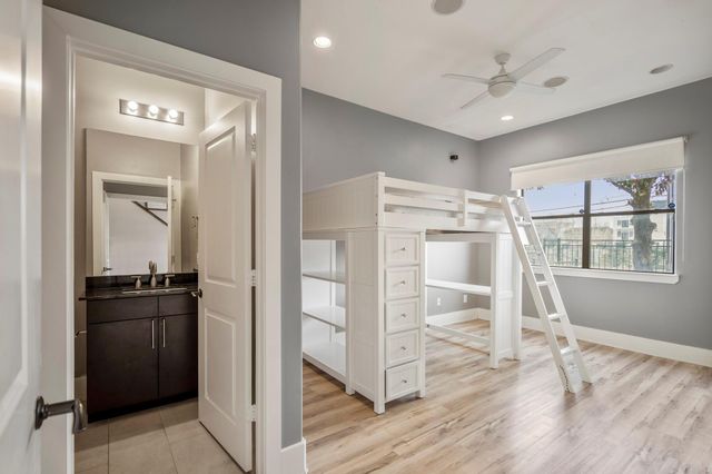 1310 W Dallas Street, Houston, TX 77019