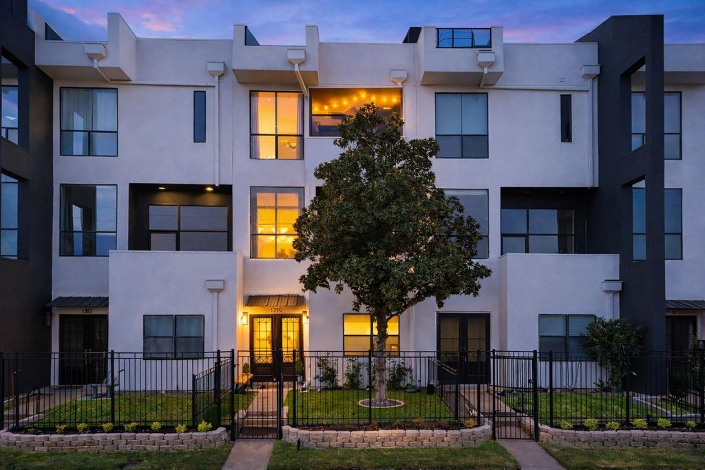 1310 W Dallas Street, Houston, TX 77019