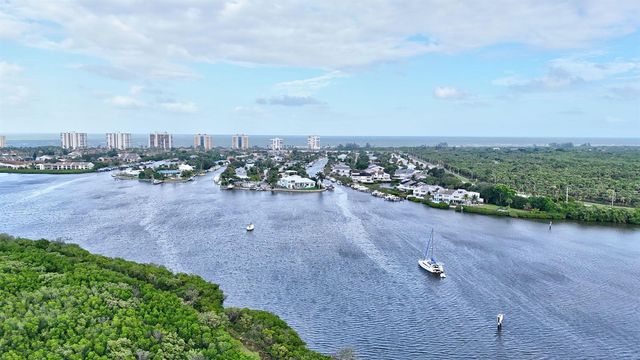2486 Harbour Cove Drive, Hutchinson Island, FL 34949