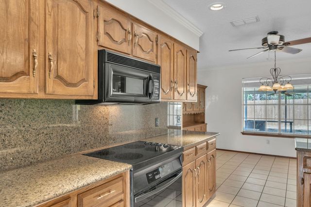 1101 COUSHATTA CT., Longview, TX 75605