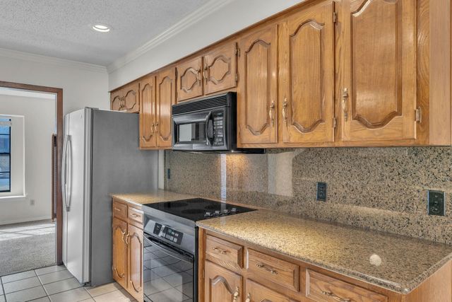 1101 COUSHATTA CT., Longview, TX 75605