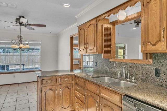 1101 COUSHATTA CT., Longview, TX 75605