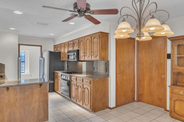 1101 COUSHATTA CT., Longview, TX 75605