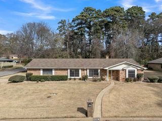 1101 COUSHATTA CT., Longview, TX 75605