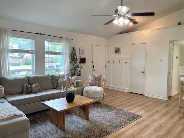 3801 Lofland Lane, Rowlett, TX 75088