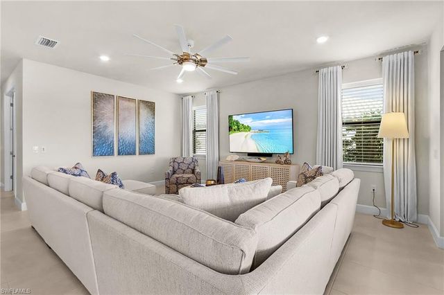 2073 Yellowfin CIR, Naples, FL 34114