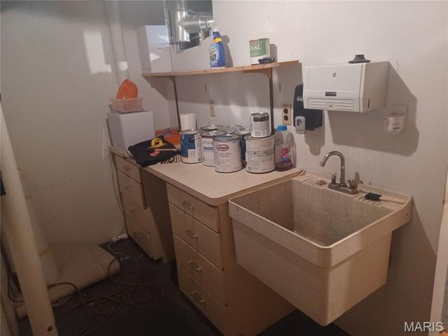 7910 S Rock Hill Road, St Louis, MO 63123