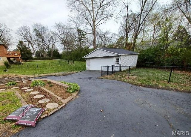 7910 S Rock Hill Road, St Louis, MO 63123