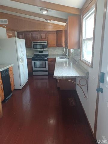 7910 S Rock Hill Road, St Louis, MO 63123