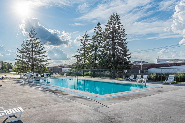 120A Collen Drive 105, Lombard, IL 60148