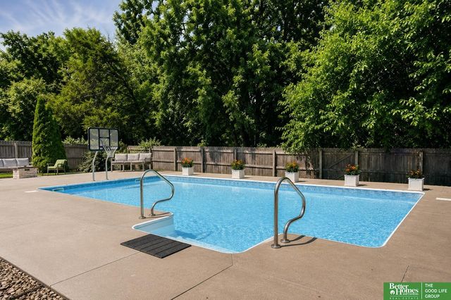 1760 N 174th Street, Omaha, NE 68118