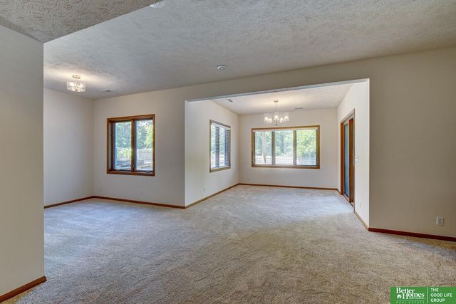1760 N 174th Street, Omaha, NE 68118