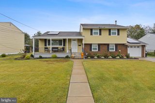 9 ANN MARIE DR, Hamilton, NJ 08610