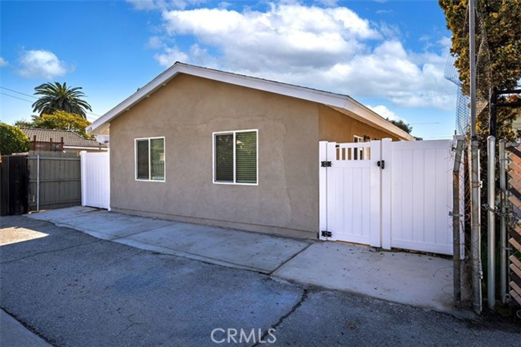 2013 Walnut, La Verne, CA 91750