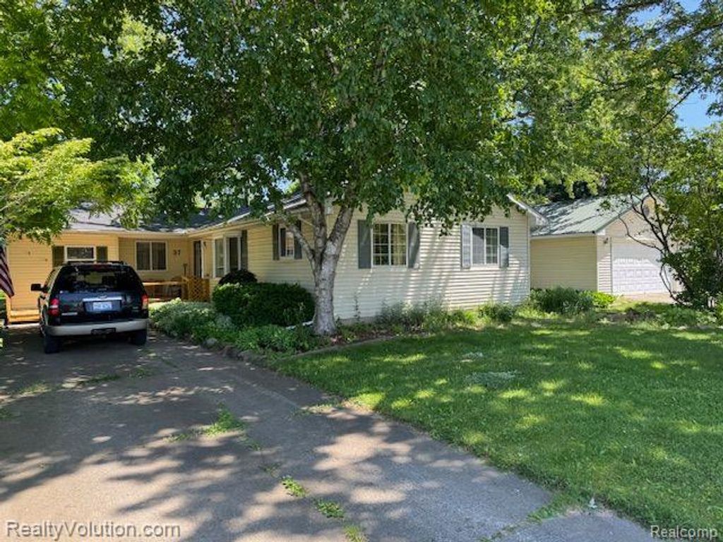 37 Maple Valley Street, Sandusky, MI 48471