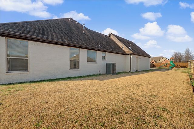 5701 S 66th Street, Cave Springs, AR 72718