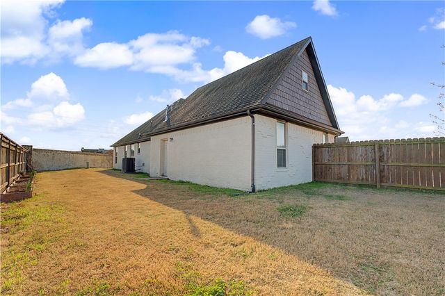 5701 S 66th Street, Cave Springs, AR 72718