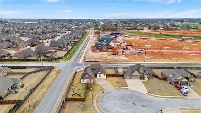 5701 S 66th Street, Cave Springs, AR 72718