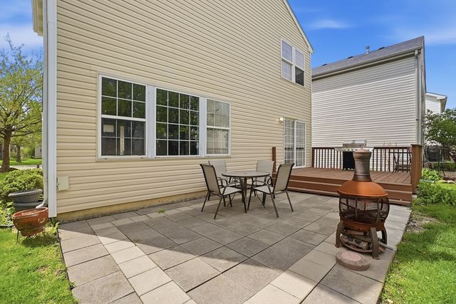 36 Bridgeview Drive, Oswego, IL 60543
