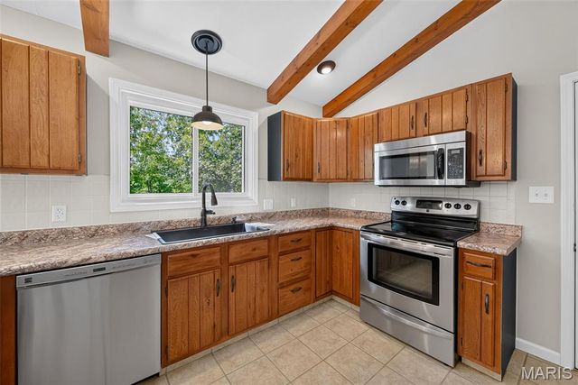 19 Greenview Drive, Defiance, MO 63341