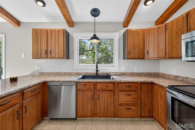 19 Greenview Drive, Defiance, MO 63341