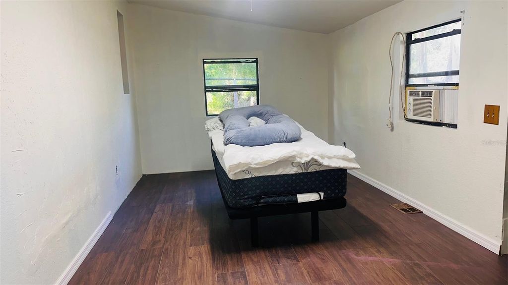 Image 11 of property listing at 816 DIAMOND ACRES ROAD, Davenport, FL 33837