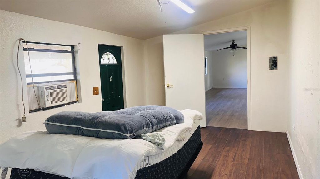Image 12 of property listing at 816 DIAMOND ACRES ROAD, Davenport, FL 33837