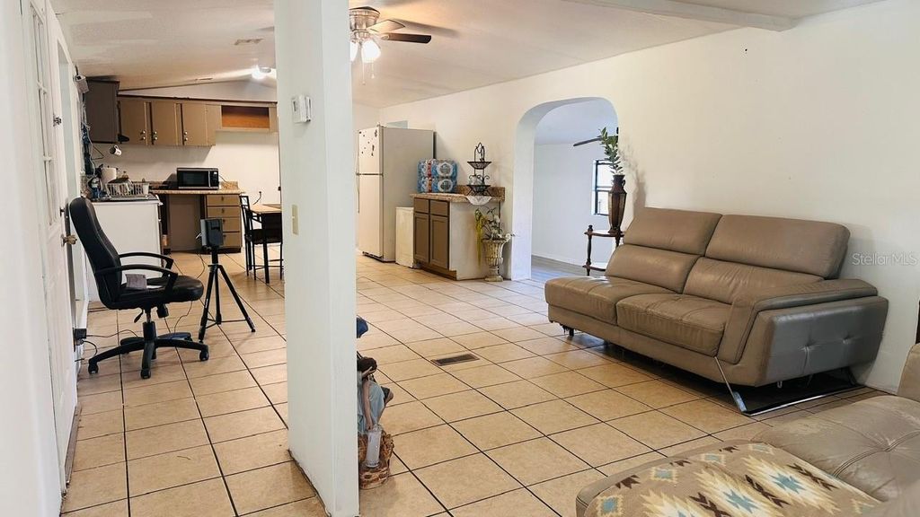 Image 13 of property listing at 816 DIAMOND ACRES ROAD, Davenport, FL 33837