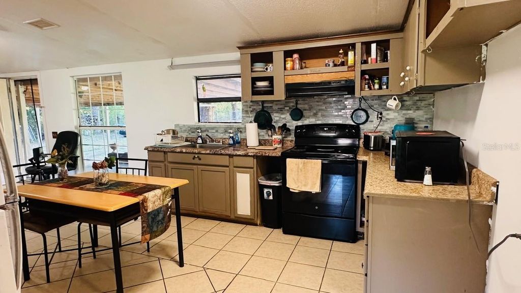 Image 14 of property listing at 816 DIAMOND ACRES ROAD, Davenport, FL 33837