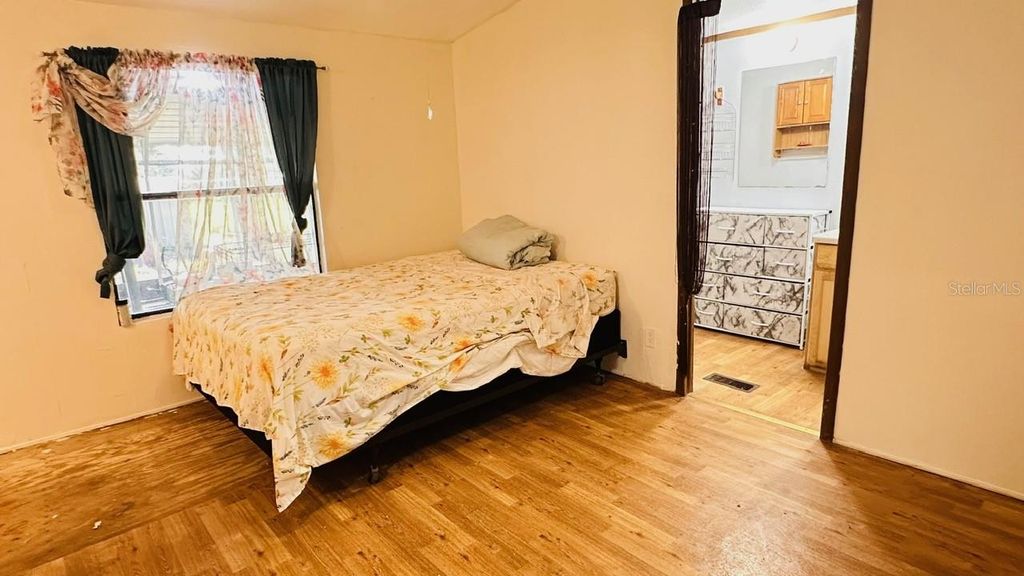 Image 4 of property listing at 816 DIAMOND ACRES ROAD, Davenport, FL 33837