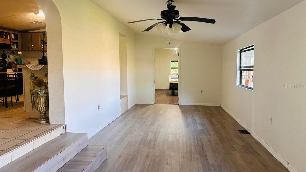 Image 8 of property listing at 816 DIAMOND ACRES ROAD, Davenport, FL 33837