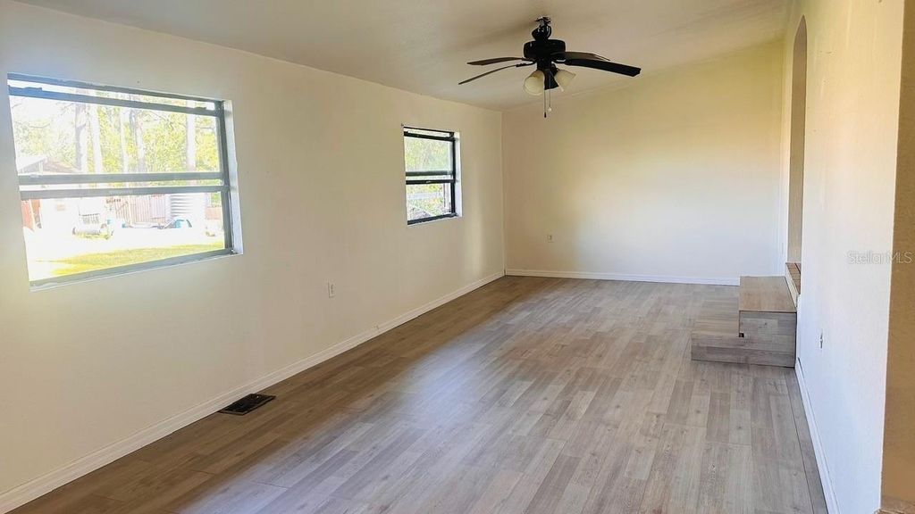 Image 9 of property listing at 816 DIAMOND ACRES ROAD, Davenport, FL 33837