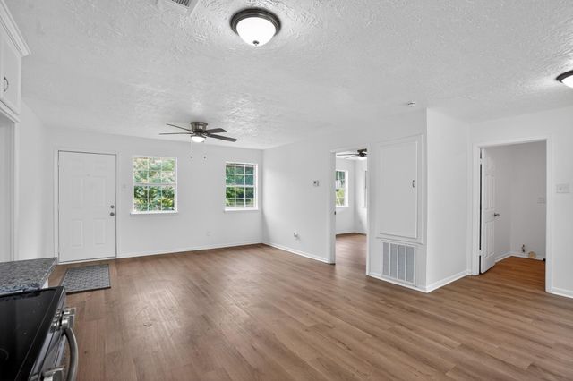 15197 Willis Waukegan Road, Cut And Shoot, TX 77303