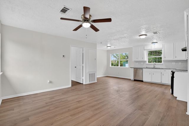 15197 Willis Waukegan Road, Cut And Shoot, TX 77303
