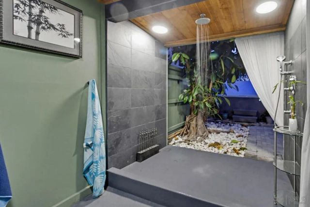 4460 Niagara Avenue, San Diego, CA 92107