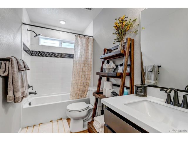 2428 Yukon Dr, Longmont, CO 80504