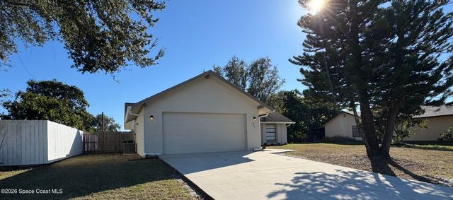 934 Lynbrook Street NW, Palm Bay, FL 32907