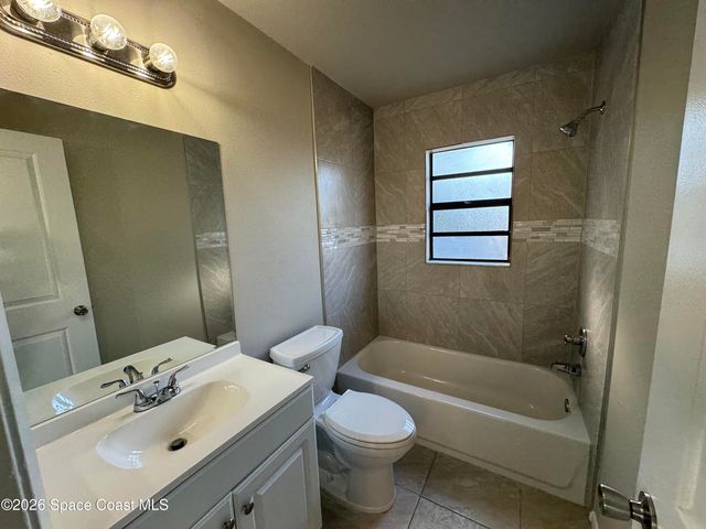 934 Lynbrook Street NW, Palm Bay, FL 32907