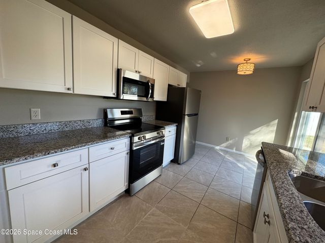 934 Lynbrook Street NW, Palm Bay, FL 32907