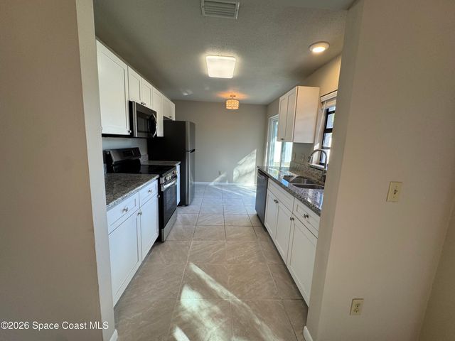 934 Lynbrook Street NW, Palm Bay, FL 32907