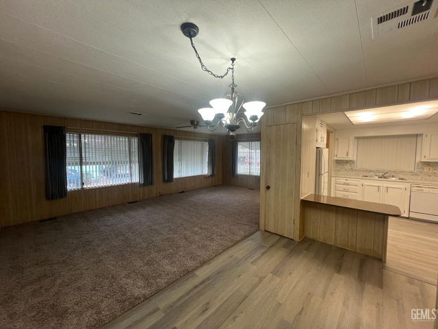 4401 Hughes Lane 106, Bakersfield, CA 93304