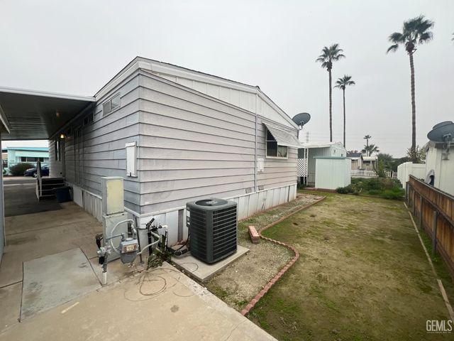 4401 Hughes Lane 106, Bakersfield, CA 93304