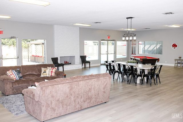 4401 Hughes Lane 106, Bakersfield, CA 93304